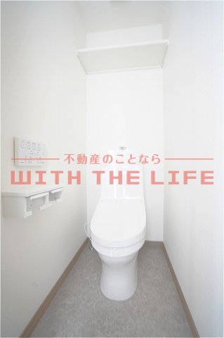 トイレ　落ち着いた色調のトイレです