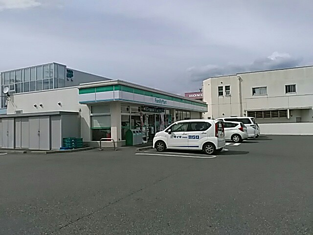 コンビニ　ファミリーマート甲府下石田店（コンビニ）まで437m