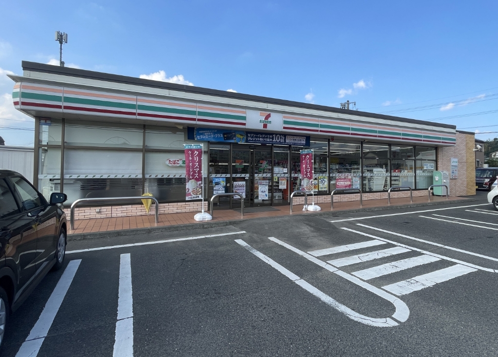 コンビニ　セブンイレブン 鹿児島春山町店（コンビニ）まで411m