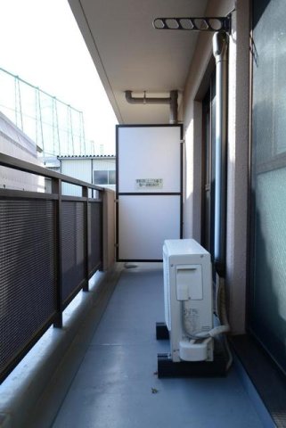 バルコニー　陽当たり良好なバルコニーです