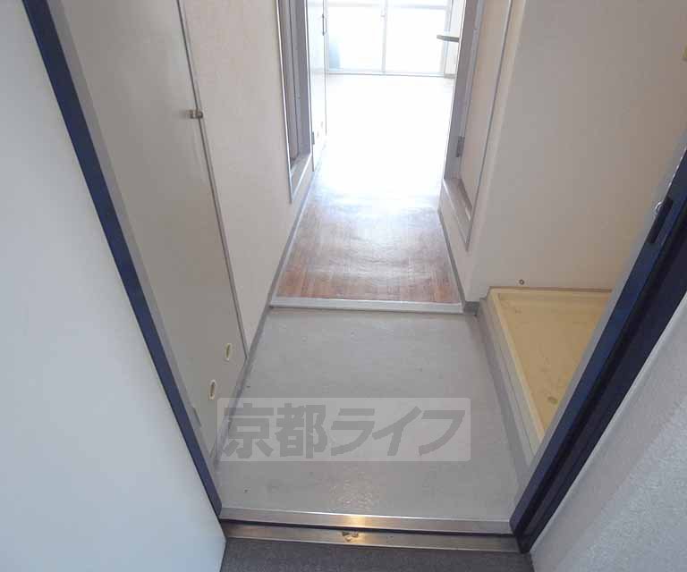 地下鉄東西線 小野駅 徒歩12分 4階建 築36年の玄関写真