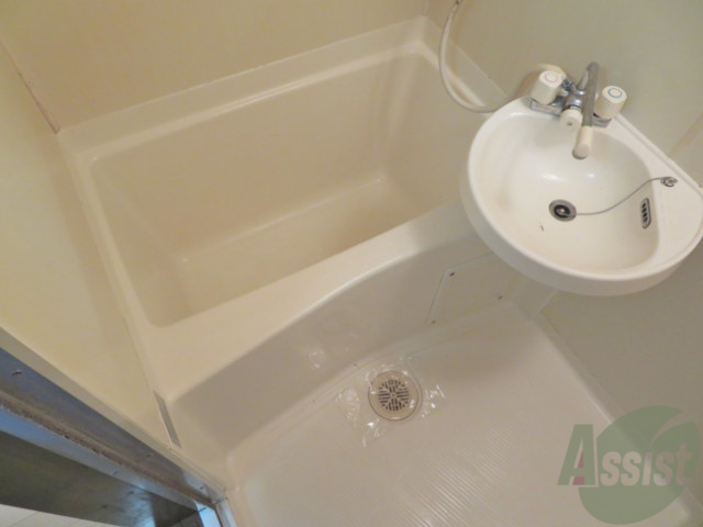 バス・シャワールーム　疲れた時はゆっくり湯船につかってみてはいかがでしょうか。