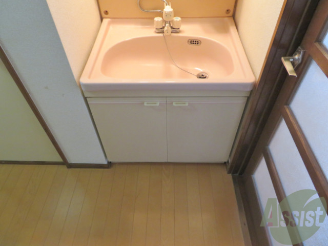 洗面設備　シャンプードレッサー付き洗面台なので便利ですよ。