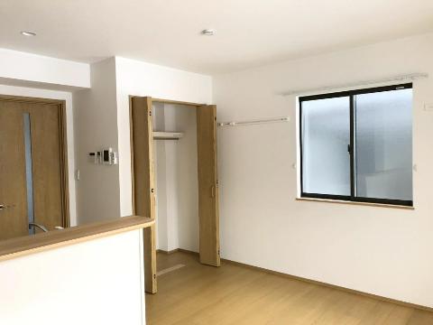 居室・リビング　室内