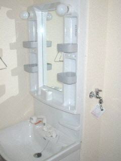 洗面設備　独立洗面台付きです。