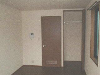 収納　ハンガーパイプ付きの収納です。