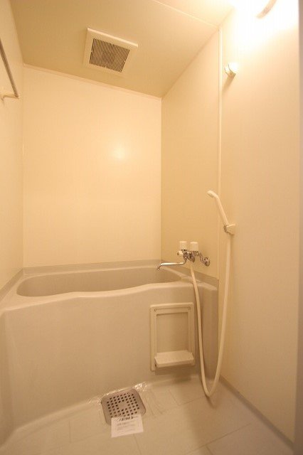 バス・シャワールーム　同物件、別号室のものです。