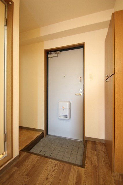 玄関　同物件、別号室のものです。