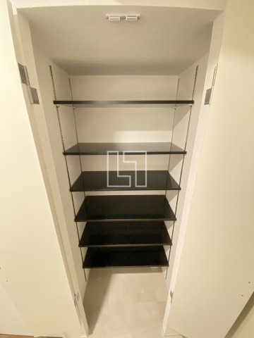 収納　セレニテフラン難波　シューズボックス