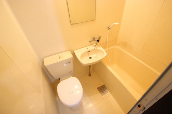 バス・シャワールーム　※別部屋の写真です※