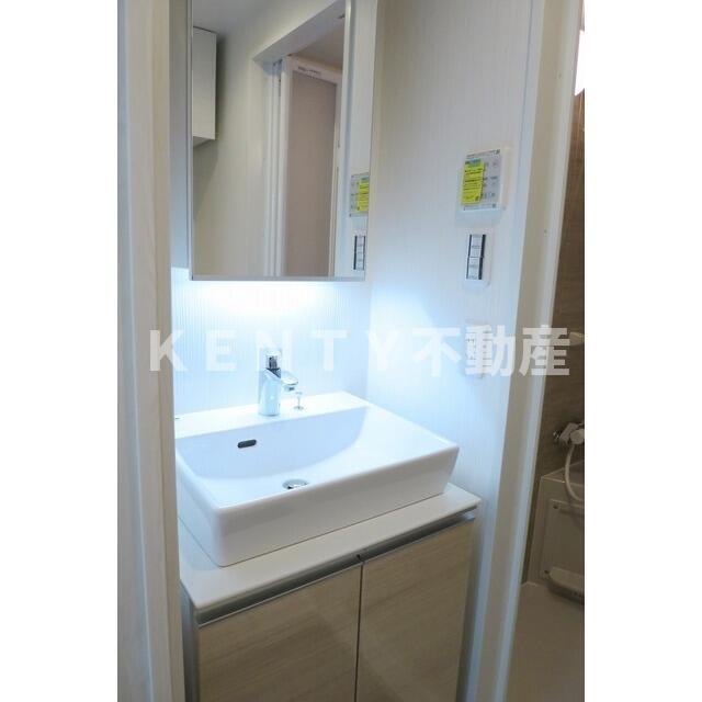 洗面設備　ゆったりとスペースのある洗面所