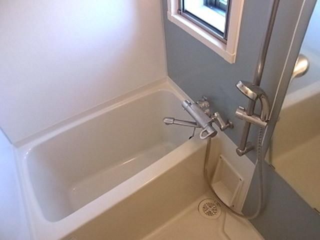 バス・シャワールーム　★窓付きのお風呂★