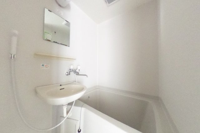 バス・シャワールーム　2021年12月撮影※現況を優先します