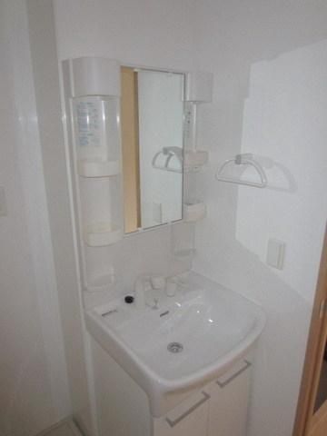 洗面設備　忙しい朝の必需品です。