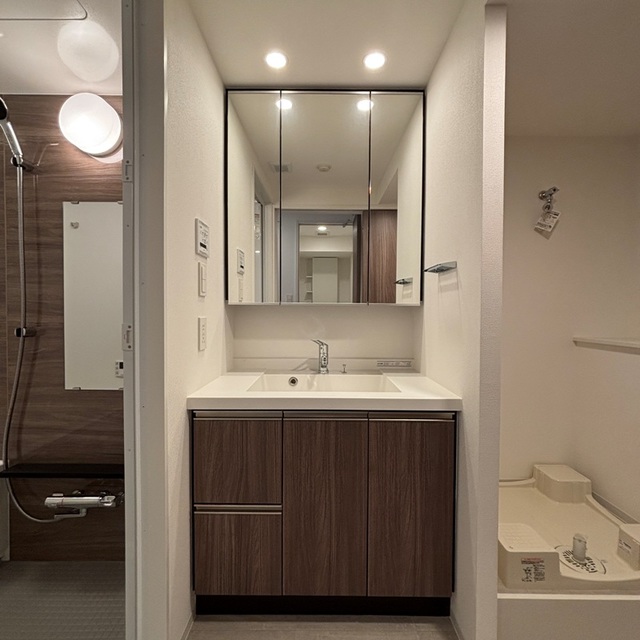洗面設備　※写真は同タイプ住戸です。