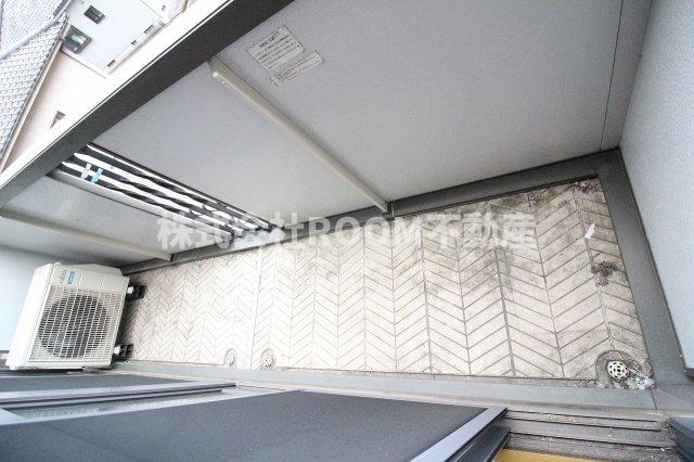 バルコニー　暖かな日差しのふりそそぐバルコニー