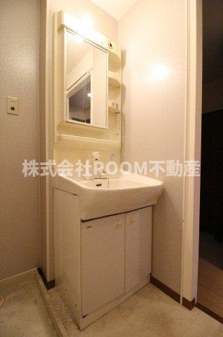 洗面設備　独立洗面台です