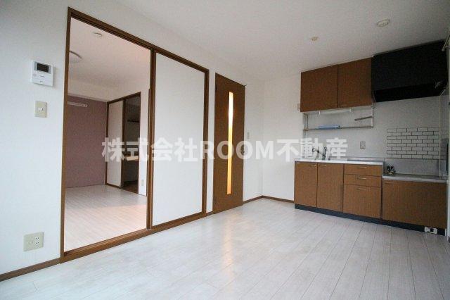 居室・リビング　こちらのリビングで趣味の時間をお楽しみください