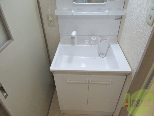 洗面設備　洗面は独立になっているので忙しい朝もばっちりですね。