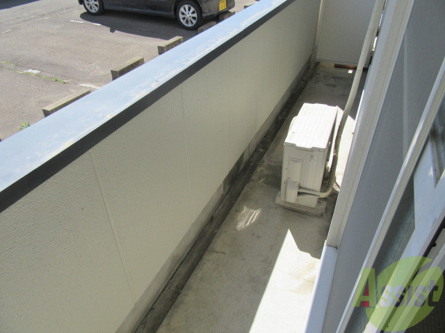 バルコニー　バルコニーは洗濯物を干すスペースが確保されていました。