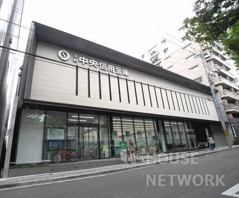 銀行　京都中央信用金庫　府庁前支店（銀行）まで63m
