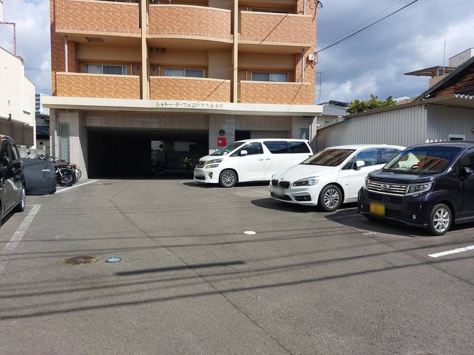 駐車場　駐車場