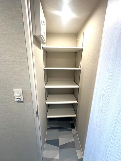 玄関　◆たっぷり収納できるシューズインクローク◆