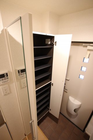 収納　シューズボックス