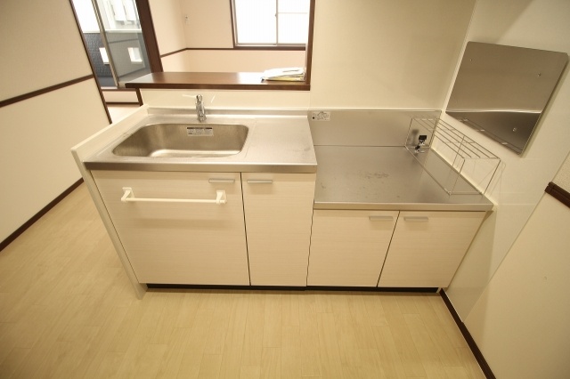 キッチン　コンパクトなキッチンで掃除もラクラク