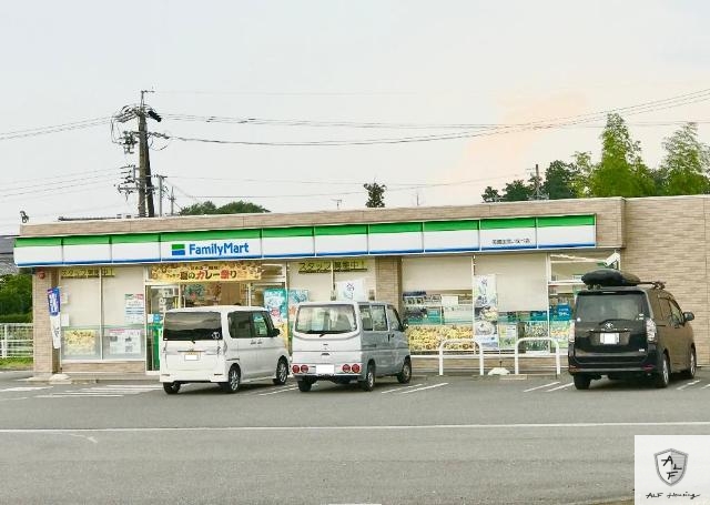 コンビニ　ファミリーマート美濃加茂いなべ店（コンビニ）まで328m