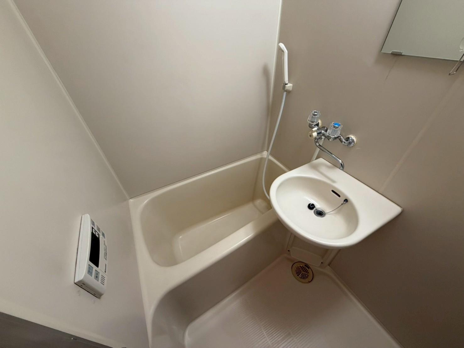 バス・シャワールーム　追焚機能付きのお風呂です
