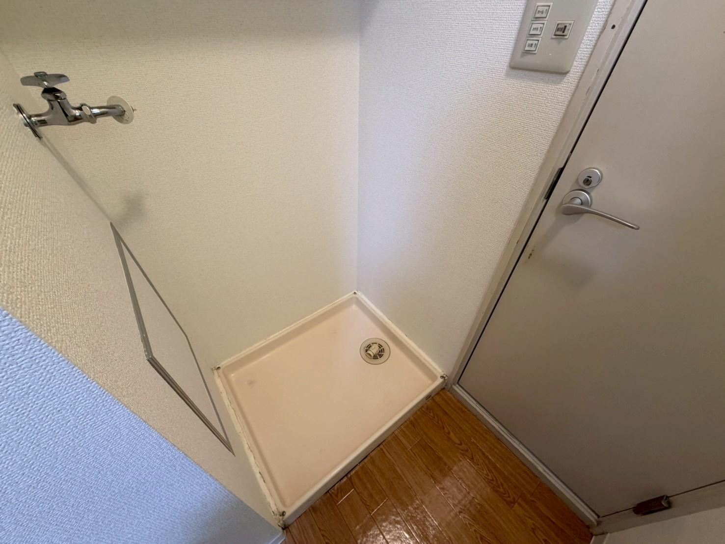 洗面設備　室内洗濯機置場です