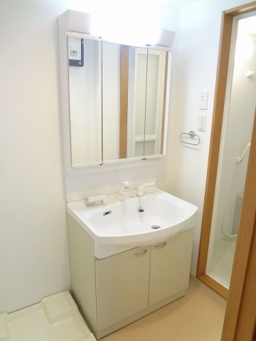 洗面設備　別部屋参考写真掲載。