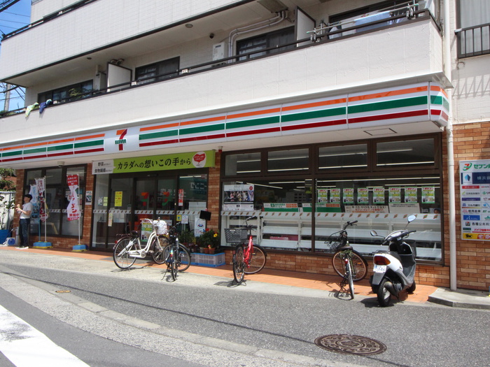 コンビニ　セブンイレブン（コンビニ）まで161m