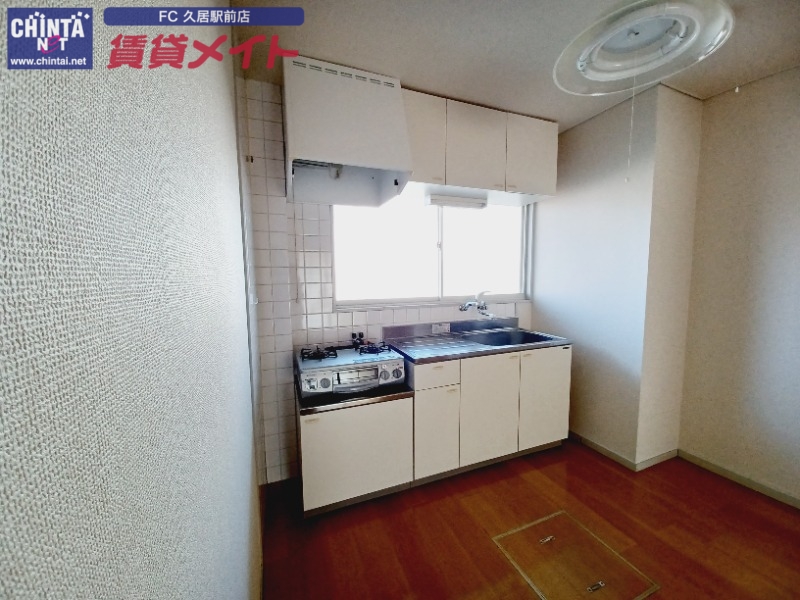 キッチン　別部屋反転タイプ写真