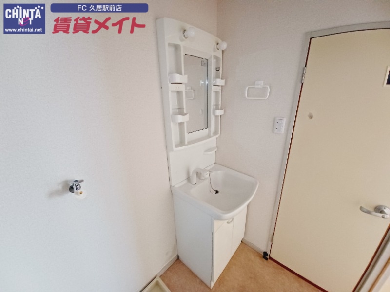 洗面設備　別部屋同型タイプ写真