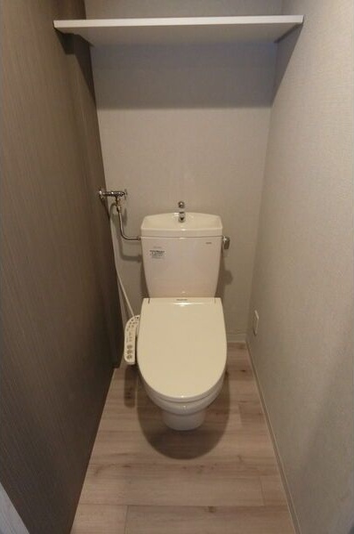 トイレ　嬉しいウォシュレット付きのトイレ！便座温かいですよ♪