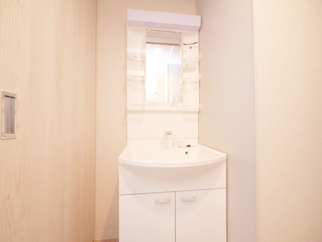 洗面設備　朝の身支度に便利な洗面台です♪