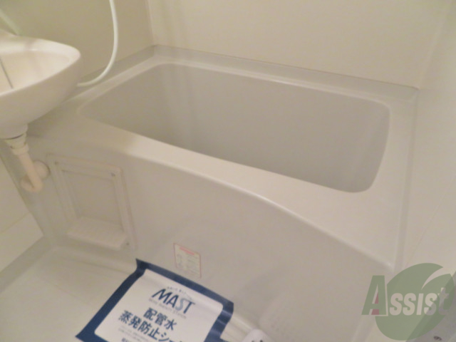 バス・シャワールーム　浴室も広々しています！一日の疲れをこちらで癒してください。