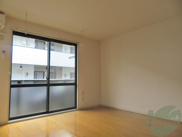 その他部屋・スペース　寝室とリビングは共同です。９帖なのでｈロ美路していますね。