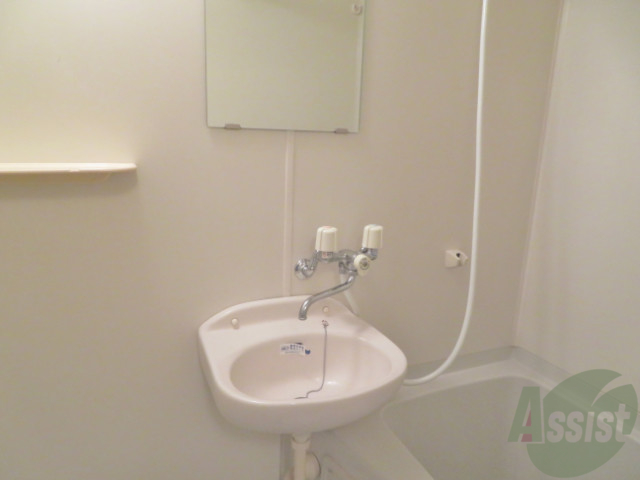 洗面設備　洗面台はこちらです独立洗面台ではございません。