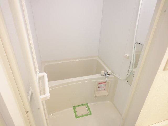 バス・シャワールーム　同物件、別号室のものです。