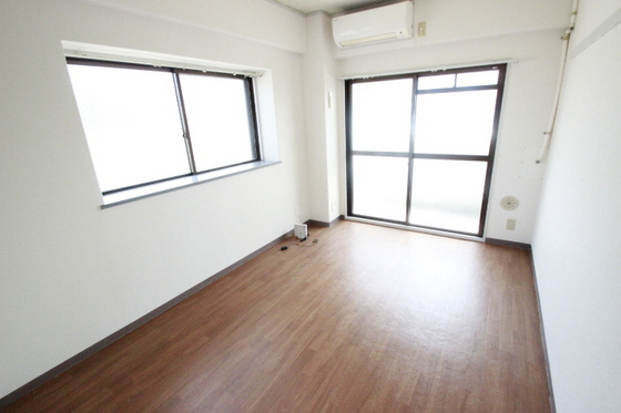 居室・リビング　※別号室の写真です