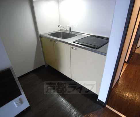 キッチン　電化のコンロは安心ですね。