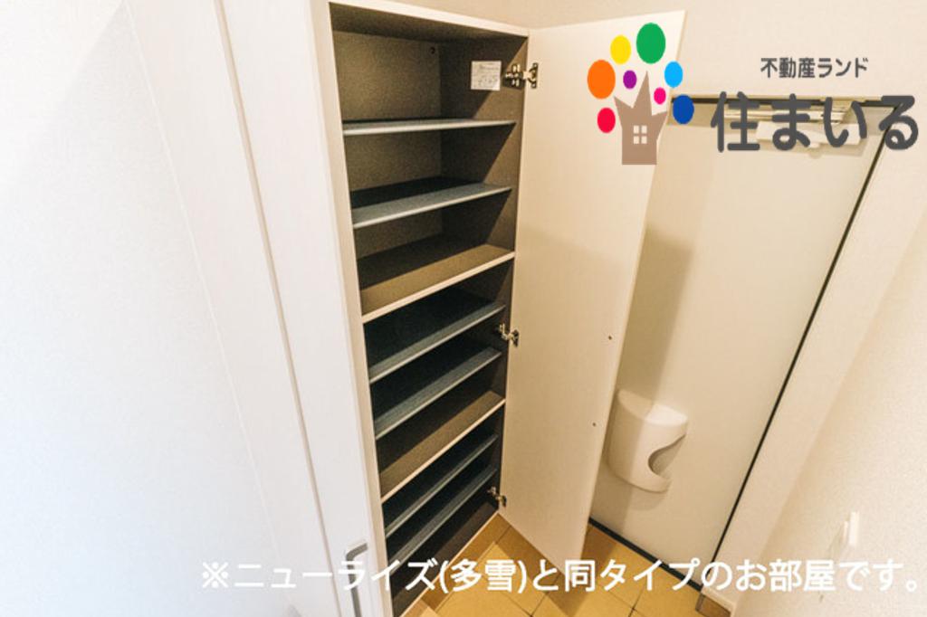 玄関　※写真は同型タイプとなります