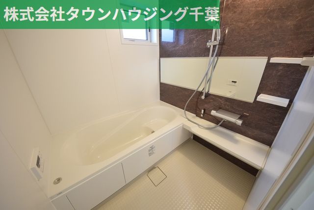 バス・シャワールーム　広々としたバスタブ