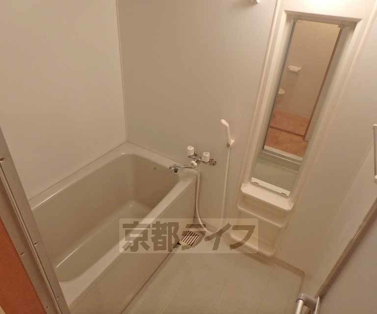 バス・シャワールーム　バスルームです