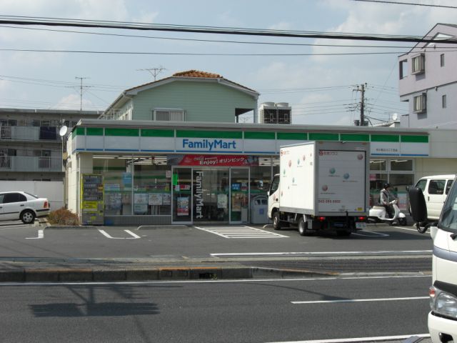 コンビニ　ファミリーマート（コンビニ）まで360m