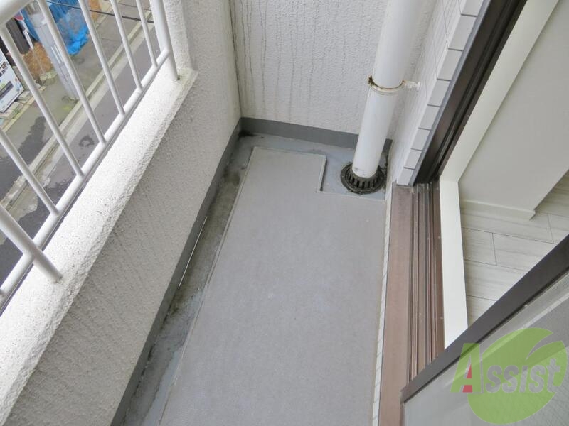 バルコニー　バルコニーは天気の良い日には洗濯物もよく乾きそうですね。