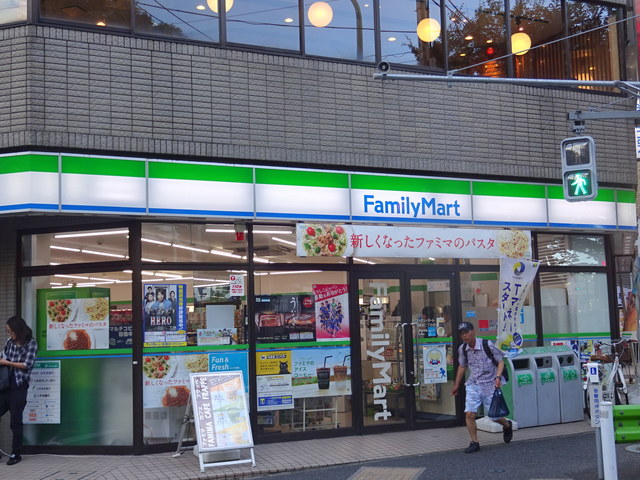 コンビニ　ファミリーマート武蔵境駅南店（コンビニ）まで603m